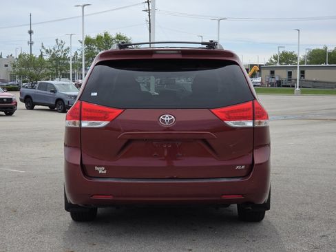 Used 2013 Toyota Sienna XLE FWD image 15