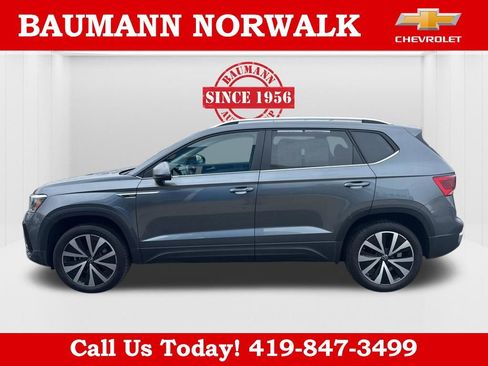 Used 2023 Volkswagen Taos SE FWD image 4