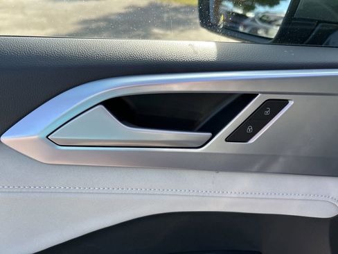 New 2026 Volkswagen Taos SE image 18