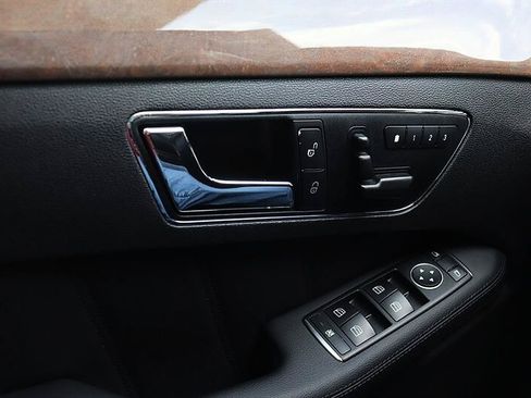 Used 2010 Mercedes-Benz E 350 Sedan image 41