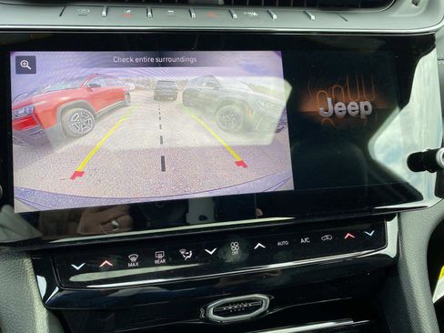 New 2026 Jeep Grand Cherokee Altitude image 11