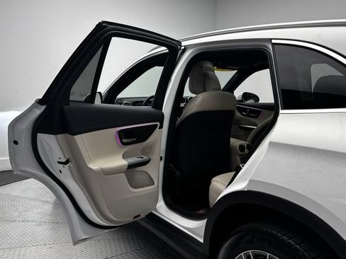 Used 2025 Mercedes-Benz GLC 300 4MATIC image 44