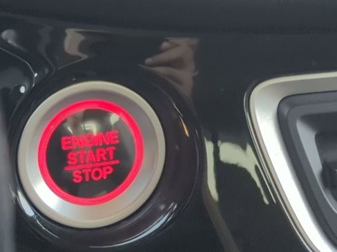 Used 2016 Honda Pilot Touring image 16