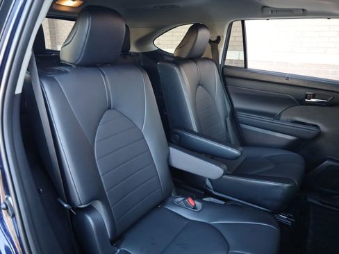 Used 2021 Toyota Highlander XLE image 26