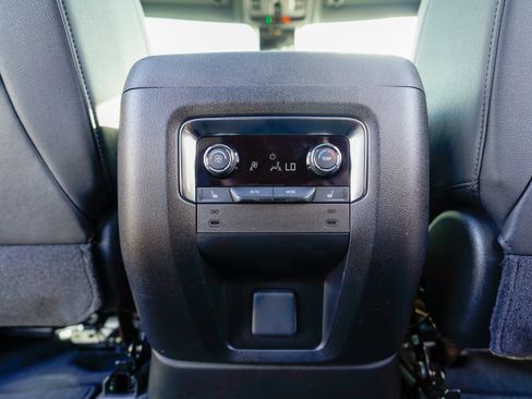 Used 2025 Chevrolet Suburban RST AWD/4WD image 42