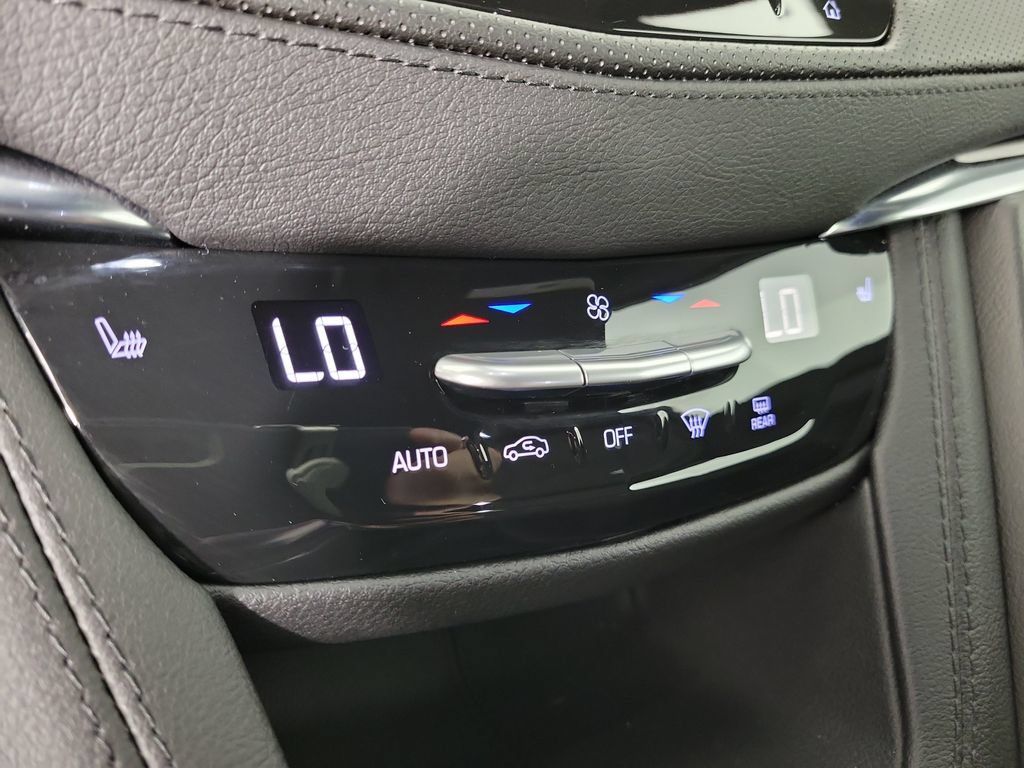 Certified 2025 Cadillac XT5 Luxury FWD image 27