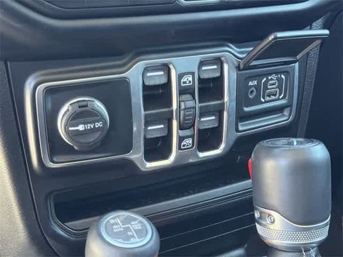 Used 2022 Jeep Wrangler Unlimited Sahara image 24