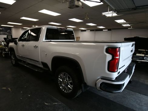 Used 2024 Chevrolet Silverado 2500 High Country w/ High Country Premium Package image 6