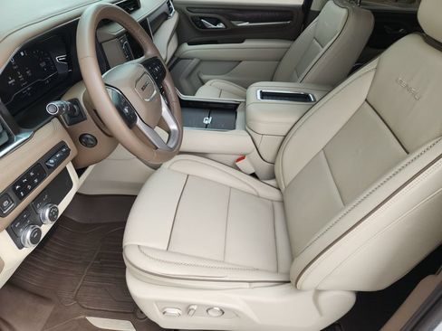 Used 2023 GMC Yukon XL Denali AWD/4WD image 13