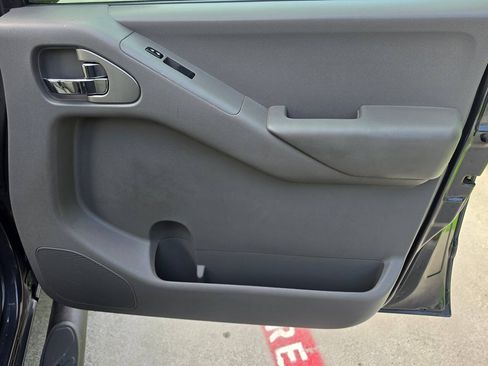 Used 2012 Nissan Frontier SV w/ SV Premium Utility Pkg RWD image 29