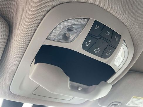 Used 2022 Chrysler Pacifica Touring-L FWD image 26