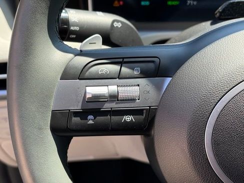 Used 2025 Hyundai Tucson Limited image 13