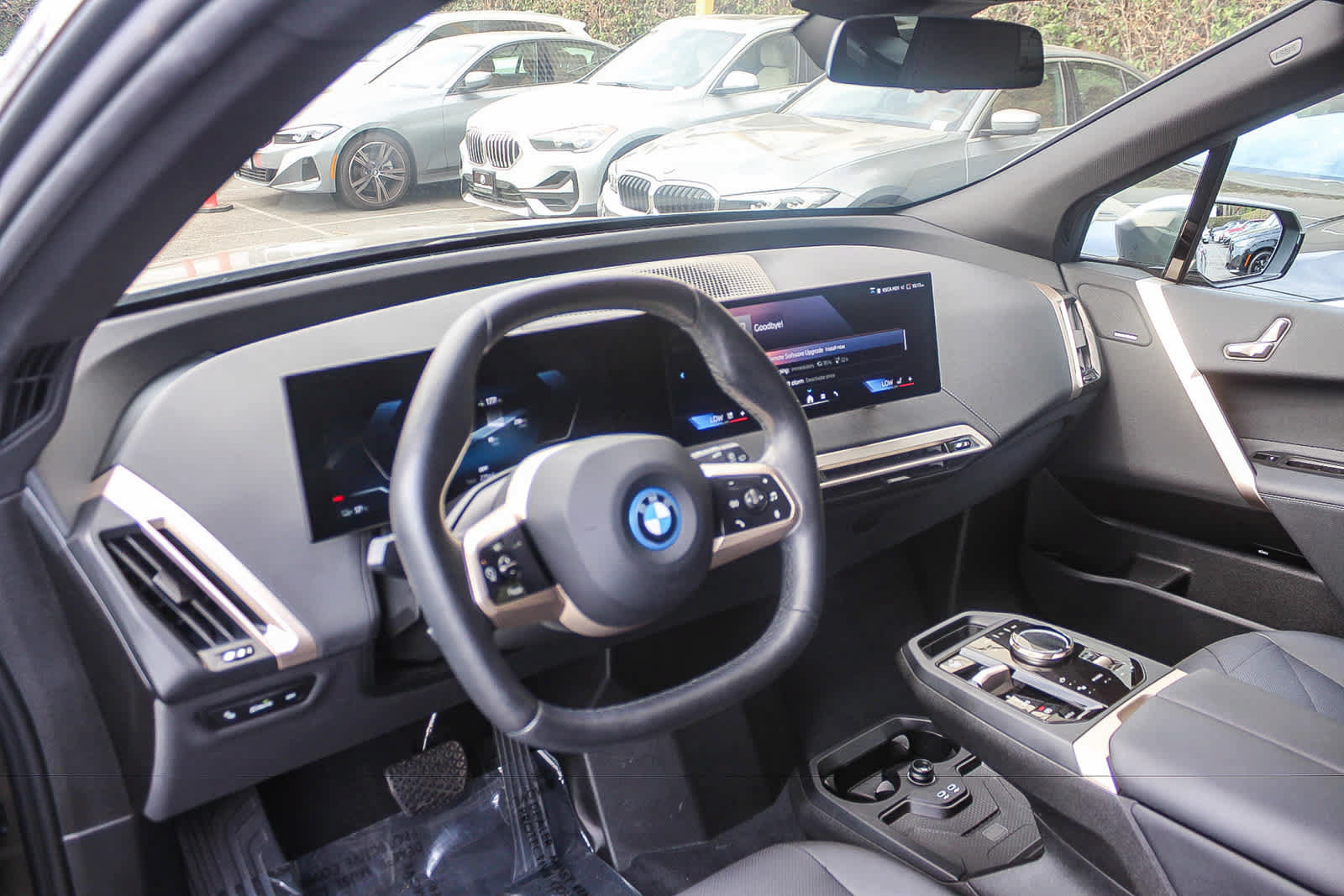Used 2024 BMW iX xDrive50 w/ Sport Package AWD/4WD image 16