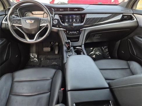 Used 2025 Cadillac XT6 Premium Luxury image 31