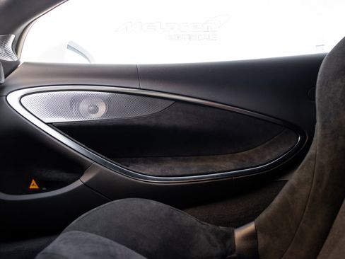 Used 2025 McLaren Artura Spider image 32