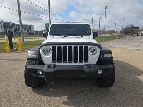 Used 2019 Jeep Wrangler Sport image 3