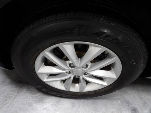 Used 2017 Kia Sorento LX Sport Utility 4D image 23