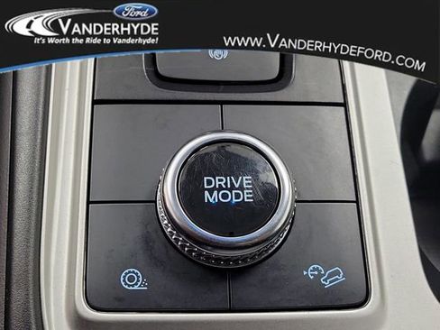 Used 2022 Ford Explorer XLT image 32