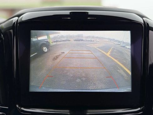 Used 2018 Chevrolet Traverse LT image 25