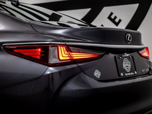 Used 2022 Lexus ES 350 w/ Premium Package FWD image 13