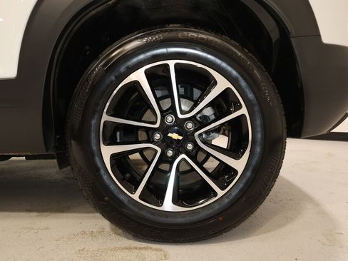 Used 2025 Chevrolet TrailBlazer LT image 32