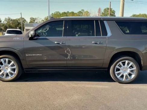 Used 2021 Chevrolet Suburban High Country w/ Premium Package RWD image 5