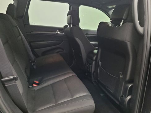 Used 2019 Jeep Grand Cherokee Laredo AWD/4WD image 19