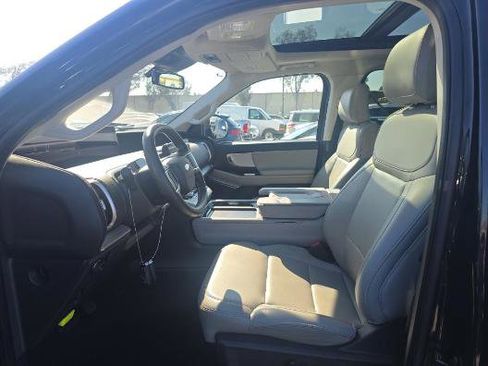 Used 2025 Ford Expedition Active image 7