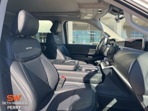 New 2025 Ford Expedition Platinum w/ Driver's Package image 18