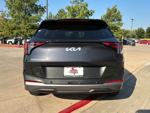 Used 2026 Kia Sportage LX FWD image 7