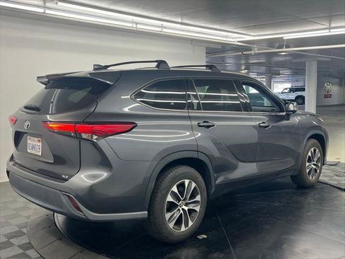Certified 2020 Toyota Highlander XLE FWD image 5