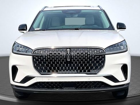 Used 2026 Lincoln Aviator 2WD image 2