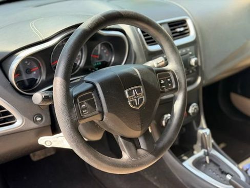 Used 2012 Dodge Avenger SE FWD image 7