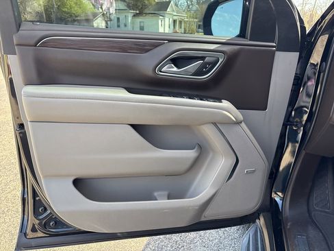 Used 2022 Chevrolet Suburban LT w/ LT Signature Package image 10