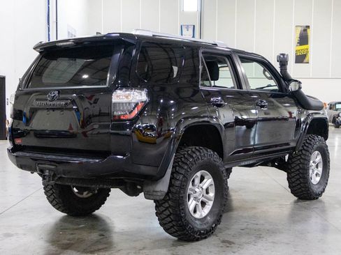 Used 2016 Toyota 4Runner SR5 image 7