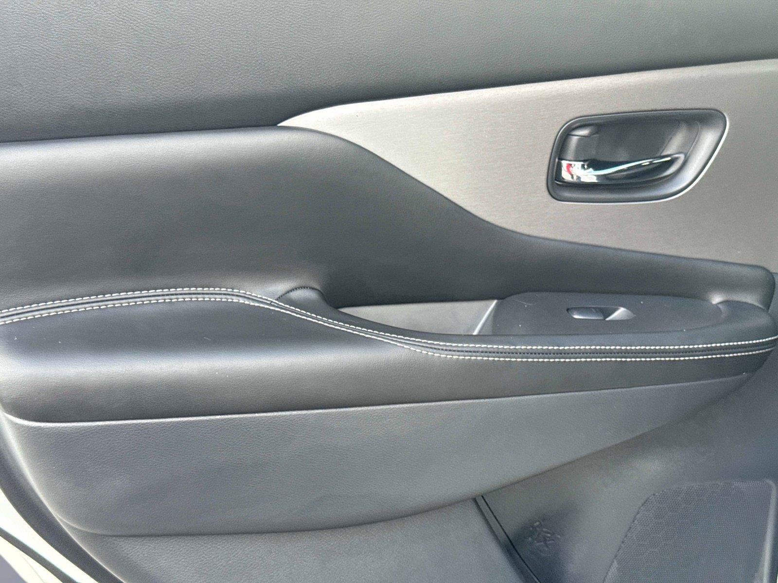 Used 2024 Nissan Murano SV w/ SV Midnight Edition Package FWD image 12