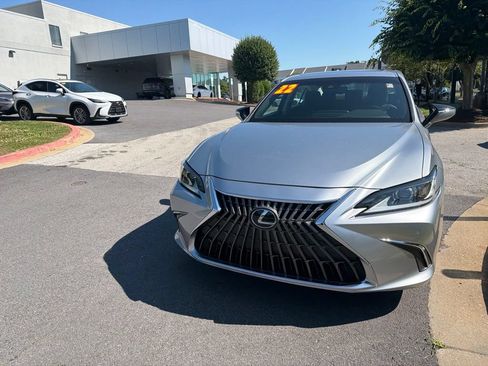 Used 2022 Lexus ES 350 w/ Premium Package FWD image 2
