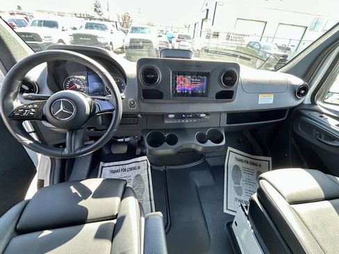 Used 2025 Mercedes-Benz Sprinter 2500 image 18