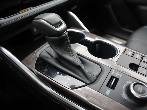 Used 2023 Toyota Highlander Platinum AWD/4WD image 34