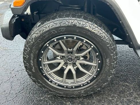 Used 2021 Jeep Wrangler Unlimited Sahara AWD/4WD image 11