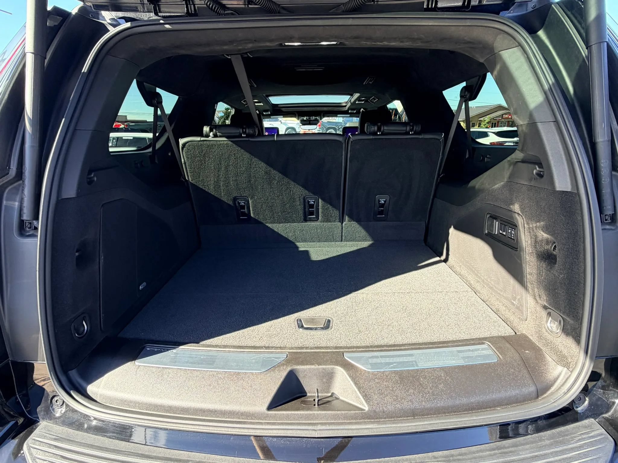 Used 2025 Cadillac Escalade ESV Sport Platinum AWD/4WD image 37