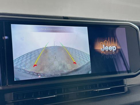 Used 2024 Jeep Wrangler Unlimited AWD/4WD image 21