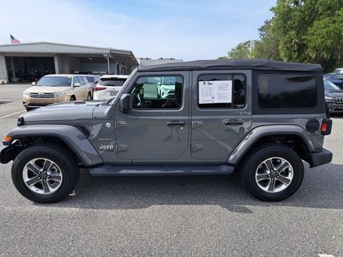Used 2018 Jeep Wrangler Unlimited Sahara image 13