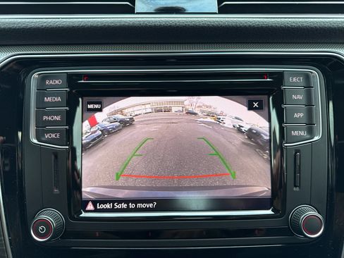 Used 2018 Volkswagen Passat 2.0T SE image 61