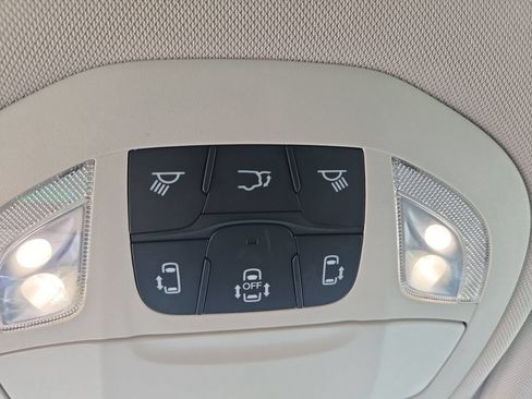 Used 2023 Chrysler Voyager LX FWD image 39