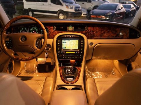 Used 2004 Jaguar XJ8 RWD image 34