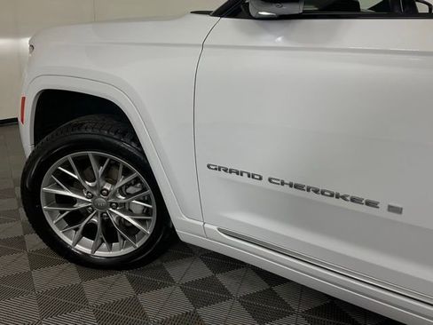 Used 2022 Jeep Grand Cherokee Summit w/ Adv Protech Group IV AWD/4WD image 37