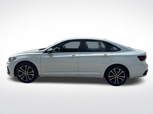 Used 2025 Volkswagen Jetta Sport FWD image 2