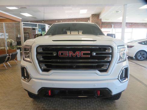 Used 2021 GMC Sierra 1500 AT4 w/ AT4 Value Package AWD/4WD image 2