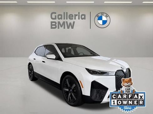 Used 2024 BMW iX xDrive50 w/ Premium Package AWD/4WD image 4